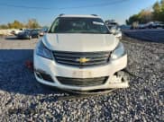 ✅ 2015 Chevrolet Traverse LT • VIN: 1GNKVGKDXFJ213227 • Lot: 81091875. Wystawiony na Copart z przebiegiem 123 858 mil. Bezpłatny archiwum sprzedaży aukcyjnych z USA i szczegółowy raport historii pojazdu na DreamBid. Zdjęcie 5.
