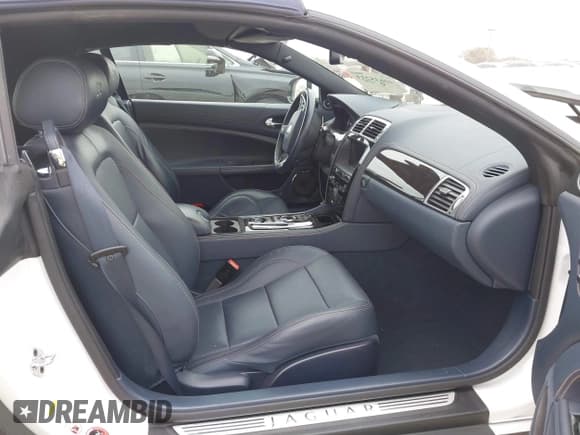 ✅ 2014 Jaguar XK XKR • VIN: SAJWA4EC9EMB52042 • Lot: 41635233. Listed on IAAI with 10,566 mi. Free auction sales archive from the USA and detailed vehicle history report at DreamBid. Image 5.