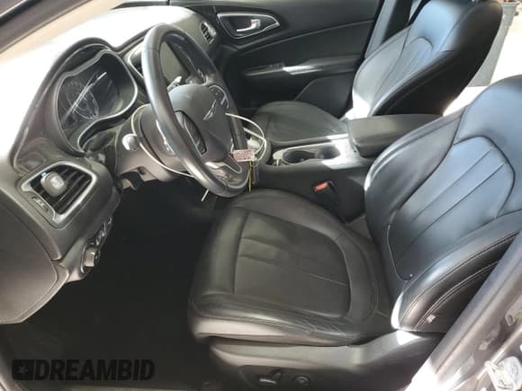 ✅ 2015 Chrysler 200 C • VIN: 1C3CCCCG7FN673513 • Лот: 90726075. Опубликован ранее на Copart с пробегом 102 793 миль. Бесплатный доступ к архиву аукционных продаж из США и подробный отчёт об истории автомобиля на DreamBid. Изображение 7.