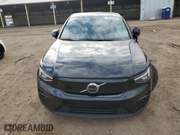 ✅ 2023 Volvo C40 Plus • VIN: YV4ED3GL3P2034098 • Lot: 46739434. Wystawiony na Copart z przebiegiem Nie podano. Bezpłatny archiwum sprzedaży aukcyjnych z USA i szczegółowy raport historii pojazdu na DreamBid. Zdjęcie 5.