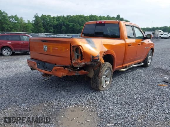 ✅ 2010 Dodge 1500 ST • VIN: 1D7RV1GT8AS212350 • Lot: 42648253. Wystawiony na IAAI z przebiegiem 118 713 mil. Bezpłatny archiwum sprzedaży aukcyjnych z USA i szczegółowy raport historii pojazdu na DreamBid. Zdjęcie 4.