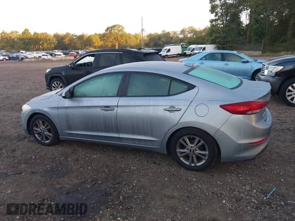 2017 Hyundai Elantra SE z VIN 5NPD84LF9HH046782, wystawiony jako IAAI lot #43357114 z przebiegiem 100 895 mil mil oraz . Historia ofert i sprzedaży dostępna na DreamBid. Obrazek 14.