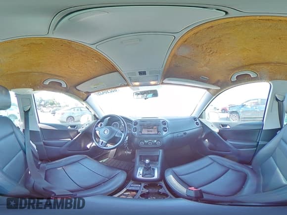 ✅ 2012 Volkswagen Tiguan SE • VIN: WVGAV7AXXCW517605 • Lot: 63290435. Wystawiony na Copart z przebiegiem 129 612 mil. Bezpłatny archiwum sprzedaży aukcyjnych z USA i szczegółowy raport historii pojazdu na DreamBid. Zdjęcie 15.