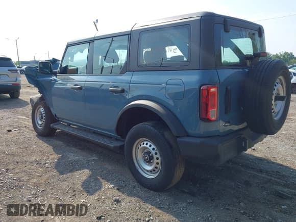 ✅ 2022 Ford Bronco • VIN: 1FMDE5BH5NLB64400 • Lot: 42919464. Wystawiony na IAAI z przebiegiem 27 360 mil. Bezpłatny archiwum sprzedaży aukcyjnych z USA i szczegółowy raport historii pojazdu na DreamBid. Zdjęcie 3.
