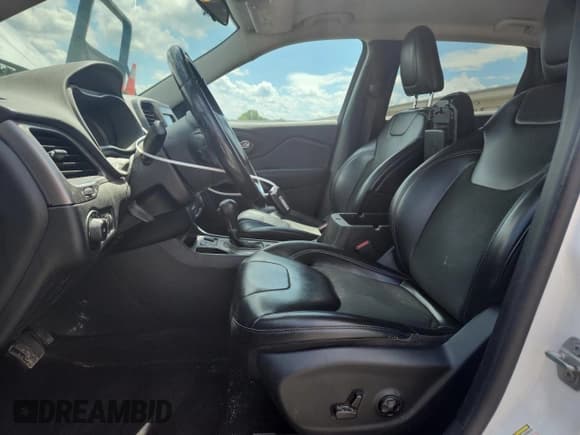 ✅ 2019 Jeep Cherokee Altitude • VIN: 1C4PJLLB9KD184232 • Lot: 63369575. Listed on Copart with 142,041 mi. Free auction sales archive from the USA and detailed vehicle history report at DreamBid. Image 7.