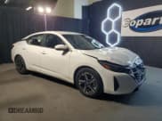 ✅ 2024 Nissan Sentra SV • VIN: 3N1AB8CV9RY297537 • Lot: 80327604. Wystawiony na Copart z przebiegiem 8 996 mil. Bezpłatny archiwum sprzedaży aukcyjnych z USA i szczegółowy raport historii pojazdu na DreamBid. Zdjęcie 4.