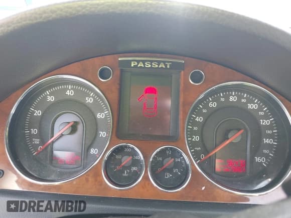 ✅ 2008 Volkswagen Passat • VIN: WVWEK93C88P085585 • Lot: 41822929. Wystawiony na IAAI z przebiegiem 96 470 mil. Bezpłatny archiwum sprzedaży aukcyjnych z USA i szczegółowy raport historii pojazdu na DreamBid. Zdjęcie 7.