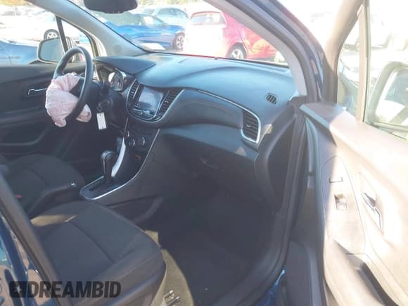 ✅ 2020 Chevrolet Trax LT • VIN: KL7CJPSB5LB326965 • Lot: 43408312. Wystawiony na IAAI z przebiegiem 50 519 mil. Bezpłatny archiwum sprzedaży aukcyjnych z USA i szczegółowy raport historii pojazdu na DreamBid. Zdjęcie 5.