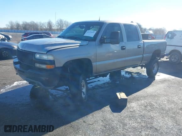 ✅ 2002 Chevrolet Silverado 2500HD LS • VIN: 1GCHK23UX2F125028 • Лот: 41331035. Опубликован ранее на IAAI с пробегом 238 031 миль. Бесплатный доступ к архиву аукционных продаж из США и подробный отчёт об истории автомобиля на DreamBid. Изображение 2.
