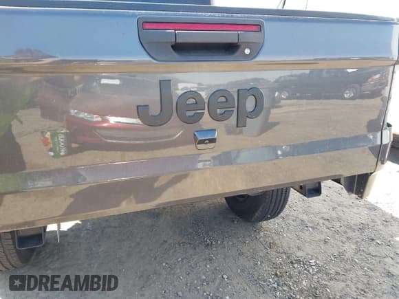 ✅ 2022 Jeep Gladiator Willys Sport • VIN: 1C6HJTAG4NL168041 • Лот: 41886627. Опубликован ранее на IAAI с пробегом 23 301 миль. Бесплатный доступ к архиву аукционных продаж из США и подробный отчёт об истории автомобиля на DreamBid. Изображение 19.