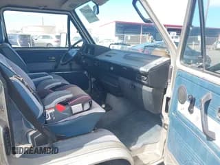 ✅ 1985 Volkswagen Vanagon • VIN: WV2YB0259FH086734 • Lot: 42517496. Wystawiony na IAAI z przebiegiem 101 766 mil. Bezpłatny archiwum sprzedaży aukcyjnych z USA i szczegółowy raport historii pojazdu na DreamBid. Zdjęcie 5.