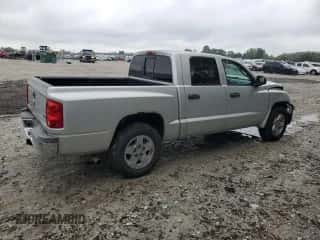 2005 Dodge Dakota SLT с VIN 1D7HE48N65S138476, выставлен на аукционе Copart как лот 73561614 с пробегом 83 364 миль миль и Списание • Salvage title. История ставок и продаж доступна на DreamBid. Изображение 3.