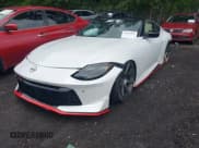 ✅ 2023 Nissan Z Sport • VIN: JN1BZ4AH1PM310285 • Лот: 42194303. Опубликован ранее на IAAI с пробегом 10 957 миль. Бесплатный доступ к архиву аукционных продаж из США и подробный отчёт об истории автомобиля на DreamBid. Изображение 2.