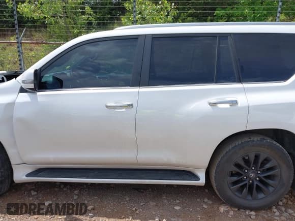✅ 2020 Lexus GX 460 Premium • VIN: JTJAM7BX2L5263445 • Lot: 42254203. Listed on IAAI with 70,774 mi. Free auction sales archive from the USA and detailed vehicle history report at DreamBid. Image 14.
