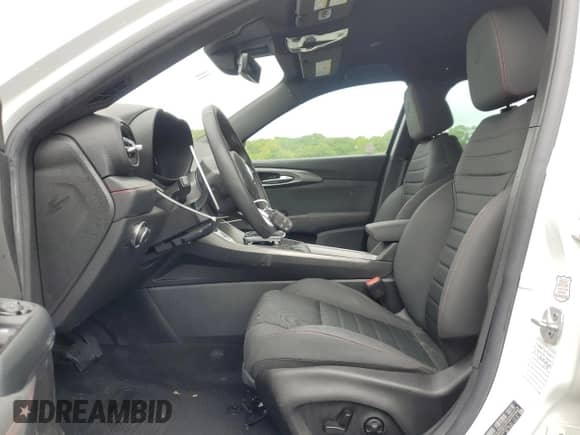 2024 Dodge Hornet R/T z VIN ZACPDFCW8R3A30724, wystawiony jako Copart lot #58818905 z przebiegiem 28 190 mil mil oraz Szkoda całkowita • Salvage title. Historia ofert i sprzedaży dostępna na DreamBid. Obrazek 7.