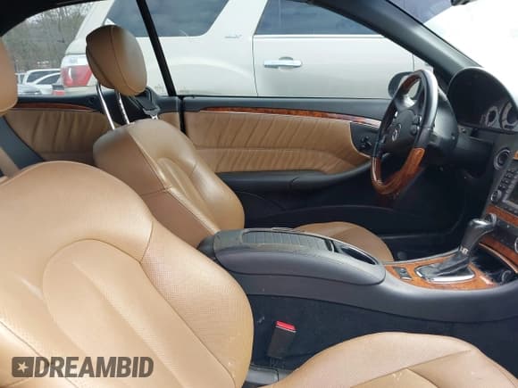 ✅ 2009 Mercedes-Benz CLK 350 • VIN: WDBTK56F69T110139 • Lot: 41507929. Wystawiony na IAAI z przebiegiem 120 352 mil. Bezpłatny archiwum sprzedaży aukcyjnych z USA i szczegółowy raport historii pojazdu na DreamBid. Zdjęcie 5.