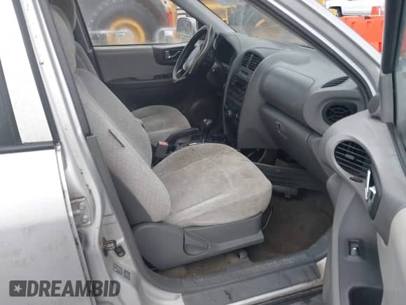 2005 Hyundai Santa Fe GLS с VIN KM8SC73DX5U003846, выставлен на аукционе IAAI как лот 41171772 с пробегом Не указан миль и . История ставок и продаж доступна на DreamBid. Изображение 5.