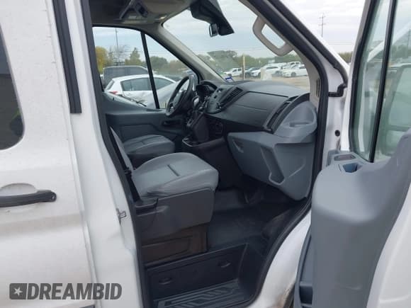 ✅ 2017 Ford Transit XL • VIN: 1FMZK1CMXHKB36069 • Lot: 43861225. Wystawiony na IAAI z przebiegiem 202 404 mil. Bezpłatny archiwum sprzedaży aukcyjnych z USA i szczegółowy raport historii pojazdu na DreamBid. Zdjęcie 5.