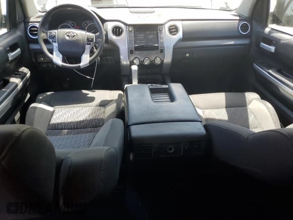 ✅ 2017 Toyota Tundra SR5 • VIN: 5TFEY5F13HX223809 • Лот: 51860385. Опубликован ранее на Copart с пробегом 83 249 миль. Бесплатный доступ к архиву аукционных продаж из США и подробный отчёт об истории автомобиля на DreamBid. Изображение 8.