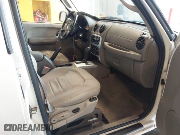 ✅ 2004 Jeep Liberty Limited • VIN: 1J8GL58K94W219611 • Lot: 43419568. Wystawiony na IAAI z przebiegiem 158 006 mil. Bezpłatny archiwum sprzedaży aukcyjnych z USA i szczegółowy raport historii pojazdu na DreamBid. Zdjęcie 5.