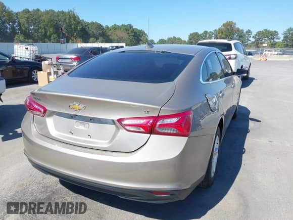 2022 Chevrolet Malibu LT z VIN 1G1ZD5ST0NF150669, wystawiony jako IAAI lot #43381057 z przebiegiem Nie podano mil oraz . Historia ofert i sprzedaży dostępna na DreamBid. Obrazek 4.