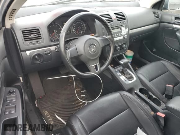 ✅ 2010 Volkswagen Jetta SE • VIN: 3VWRZ7AJ4AM156745 • Lot: 90886425. Listed on Copart with 145,292 mi. Free auction sales archive from the USA and detailed vehicle history report at DreamBid. Image 8.