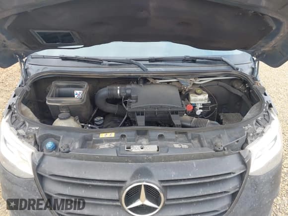 ✅ 2019 Mercedes-Benz Sprinter Cargo • VIN: WD4PF1CD0KP152684 • Lot: 43027796. Wystawiony na IAAI z przebiegiem 424 988 mil. Bezpłatny archiwum sprzedaży aukcyjnych z USA i szczegółowy raport historii pojazdu na DreamBid. Zdjęcie 10.