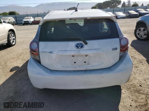 ✅ 2014 Toyota Prius Two • VIN: JTDKDTB35E1071797 • Lot: 69882615. Wystawiony na Copart z przebiegiem 254 789 mil. Bezpłatny archiwum sprzedaży aukcyjnych z USA i szczegółowy raport historii pojazdu na DreamBid. Zdjęcie 6.
