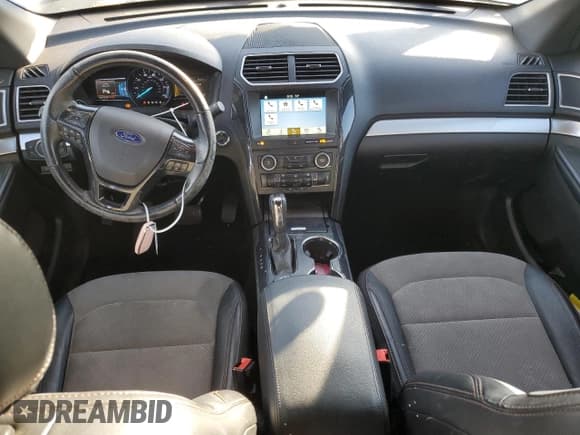 ✅ 2017 Ford Explorer XLT • VIN: 1FM5K8D83HGD63924 • Lot: 91630725. Wystawiony na Copart z przebiegiem 120 710 mil. Bezpłatny archiwum sprzedaży aukcyjnych z USA i szczegółowy raport historii pojazdu na DreamBid. Zdjęcie 8.