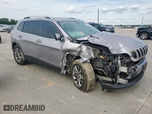 ✅ 2019 Jeep Cherokee Latitude Plus • VIN: 1C4PJLLB0KD358494 • Lot: 56356625. Wystawiony na Copart z przebiegiem 96 242 mil. Bezpłatny archiwum sprzedaży aukcyjnych z USA i szczegółowy raport historii pojazdu na DreamBid. Zdjęcie 4.