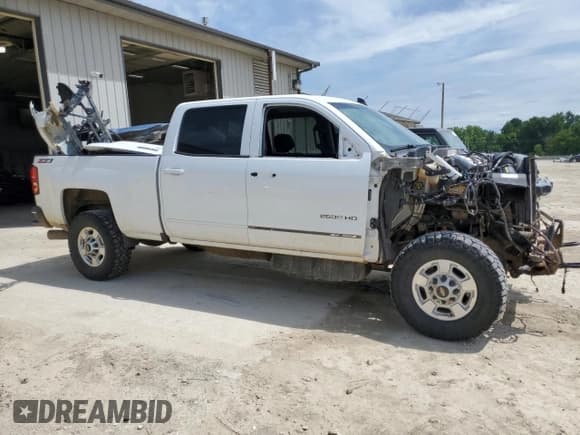 ✅ 2017 Chevrolet Silverado 2500HD LT • VIN: 1GC1KVEY5HF211021 • Lot: 58297065. Wystawiony na Copart z przebiegiem 176 143 mil. Bezpłatny archiwum sprzedaży aukcyjnych z USA i szczegółowy raport historii pojazdu na DreamBid. Zdjęcie 4.