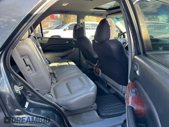 ✅ 2004 Acura MDX • VIN: 2HNYD18204H524618 • Lot: 90730765. Wystawiony na Copart z przebiegiem 210 487 mil. Bezpłatny archiwum sprzedaży aukcyjnych z USA i szczegółowy raport historii pojazdu na DreamBid. Zdjęcie 6.