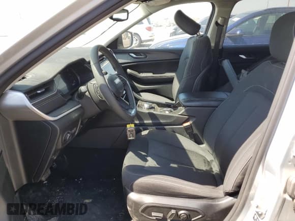 ✅ 2023 Jeep Grand Cherokee Laredo • VIN: 1C4RJKAG5P8821179 • Лот: 54666005. Опубликован ранее на Copart с пробегом 13 225 миль. Бесплатный доступ к архиву аукционных продаж из США и подробный отчёт об истории автомобиля на DreamBid. Изображение 7.