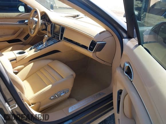 ✅ 2016 Porsche Panamera GTS • VIN: WP0AF2A73GL081577 • Lot: 43571511. Wystawiony na IAAI z przebiegiem 39 723 mil. Bezpłatny archiwum sprzedaży aukcyjnych z USA i szczegółowy raport historii pojazdu na DreamBid. Zdjęcie 5.