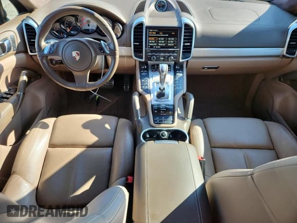 ✅ 2014 Porsche Cayenne GTS • VIN: WP1AD2A22ELA72911 • Лот: 69375455. Опубликован ранее на Copart с пробегом 122 168 миль. Бесплатный доступ к архиву аукционных продаж из США и подробный отчёт об истории автомобиля на DreamBid. Изображение 8.