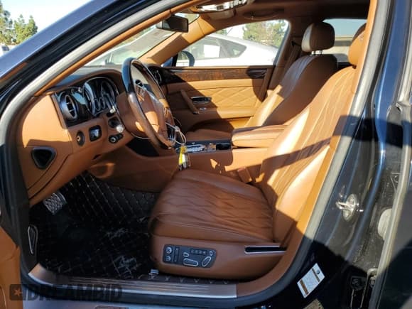 ✅ 2015 Bentley Flying Spur • VIN: SCBEC9ZA1FC049618 • Лот: 77380014. Опубликован ранее на Copart с пробегом 85 979 миль. Бесплатный доступ к архиву аукционных продаж из США и подробный отчёт об истории автомобиля на DreamBid. Изображение 7.