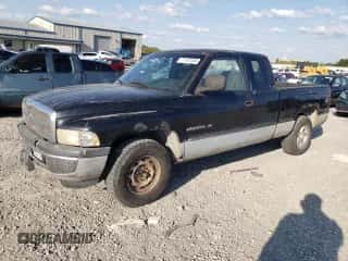 1999 Dodge 1500 z VIN 3B7HC13Z2XG235807, wystawiony jako Copart lot #71102334 z przebiegiem 219 518 mil mil oraz Szkoda całkowita • Salvage title. Historia ofert i sprzedaży dostępna na DreamBid. Obrazek 1.