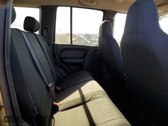 ✅ 2003 Jeep Liberty Sport • VIN: 1J4GL48K03W557358 • Лот: 85411905. Опубликован ранее на Copart с пробегом 61 335 миль. Бесплатный доступ к архиву аукционных продаж из США и подробный отчёт об истории автомобиля на DreamBid. Изображение 11.