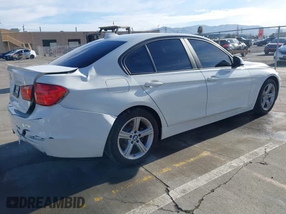 ✅ 2015 BMW 3 Series 328i • VIN: WBA3C1C52FK119339 • Lot: 41549876. Listed on IAAI with 148,347 mi. Free auction sales archive from the USA and detailed vehicle history report at DreamBid. Image 4.