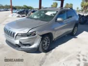 ✅ 2019 Jeep Cherokee Latitude Plus • VIN: 1C4PJLLN7KD147576 • Lot: 41680746. Wystawiony na IAAI z przebiegiem 117 350 mil. Bezpłatny archiwum sprzedaży aukcyjnych z USA i szczegółowy raport historii pojazdu na DreamBid. Zdjęcie 2.