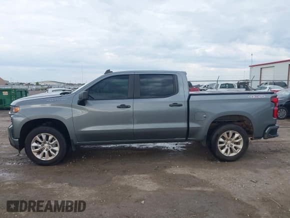 ✅ 2020 Chevrolet Silverado 1500 Custom • VIN: 1GCUYBEF5LZ143559 • Lot: 43338369. Wystawiony na IAAI z przebiegiem 76 697 mil. Bezpłatny archiwum sprzedaży aukcyjnych z USA i szczegółowy raport historii pojazdu na DreamBid. Zdjęcie 14.