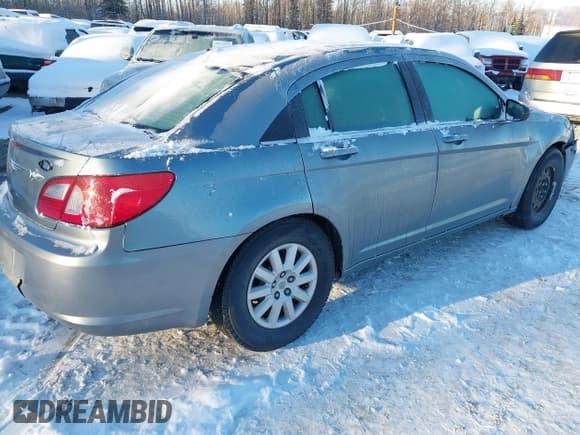 ✅ 2008 Chrysler Sebring LX • VIN: 1C3LC46K38N122164 • Lot: 43657619. Wystawiony na IAAI z przebiegiem 186 886 mil. Bezpłatny archiwum sprzedaży aukcyjnych z USA i szczegółowy raport historii pojazdu na DreamBid. Zdjęcie 4.