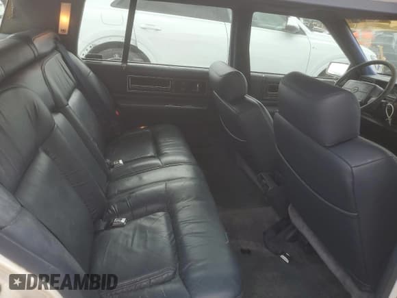 ✅ 1992 Cadillac DeVille • VIN: 1G6CD53B3N4236589 • Lot: 81304975. Listed on Copart with 174,359 mi. Free auction sales archive from the USA and detailed vehicle history report at DreamBid. Image 10.