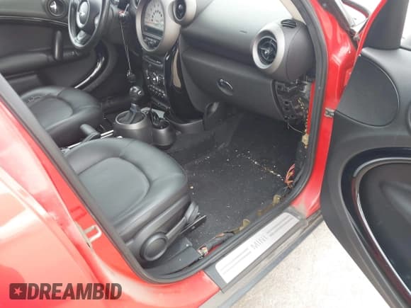 ✅ 2012 MINI Countryman • VIN: WMWZB3C55CWM06283 • Lot: 43788787. Wystawiony na IAAI z przebiegiem 180 321 mil. Bezpłatny archiwum sprzedaży aukcyjnych z USA i szczegółowy raport historii pojazdu na DreamBid. Zdjęcie 5.