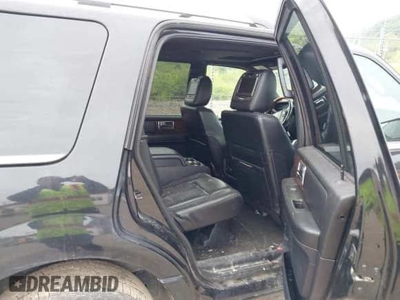 ✅ 2015 Lincoln Navigator • VIN: 5LMJJ2JTXFEJ07910 • Lot: 42340577. Wystawiony na IAAI z przebiegiem 108 870 mil. Bezpłatny archiwum sprzedaży aukcyjnych z USA i szczegółowy raport historii pojazdu na DreamBid. Zdjęcie 8.