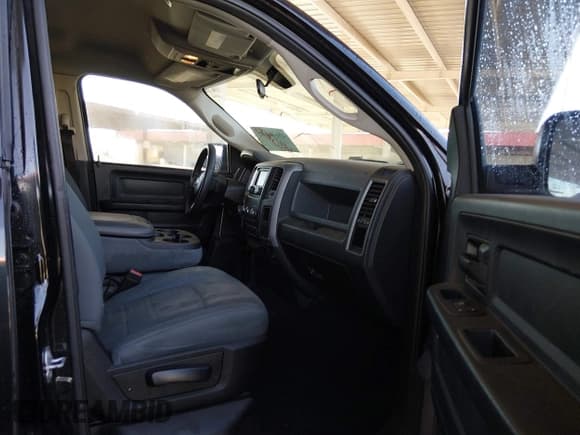 ✅ 2017 Ram 1500 Express • VIN: 1C6RR6FG5HS846913 • Lot: 43646692. Wystawiony na IAAI z przebiegiem 176 638 mil. Bezpłatny archiwum sprzedaży aukcyjnych z USA i szczegółowy raport historii pojazdu na DreamBid. Zdjęcie 5.