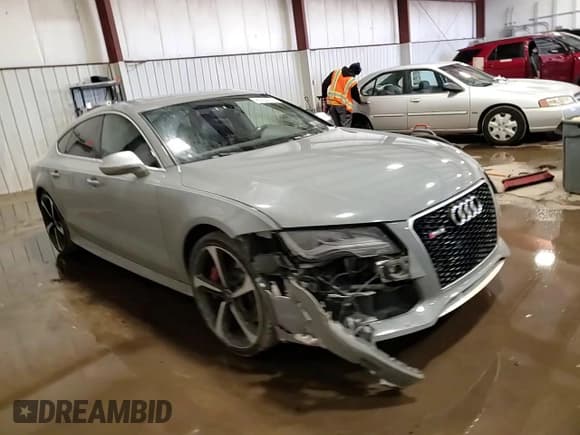 ✅ 2014 Audi RS 7 Prestige • VIN: WUAW2AFC6EN902130 • Lot: 87604615. Wystawiony na Copart z przebiegiem 114 706 mil. Bezpłatny archiwum sprzedaży aukcyjnych z USA i szczegółowy raport historii pojazdu na DreamBid. Zdjęcie 13.