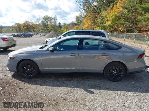 ✅ 2025 Honda Accord SE • VIN: 1HGCY1F41SA045324 • Lot: 43475815. Listed on IAAI with 5,837 mi. Free auction sales archive from the USA and detailed vehicle history report at DreamBid. Image 15.