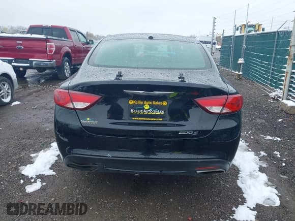 ✅ 2015 Chrysler 200 S • VIN: 1C3CCCBB5FN675816 • Lot: 43571826. Listed on IAAI with 215,694 mi. Free auction sales archive from the USA and detailed vehicle history report at DreamBid. Image 17.