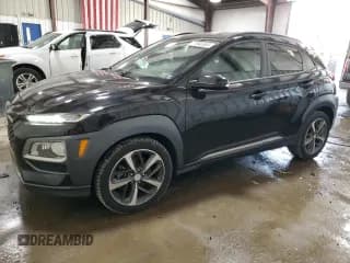 ✅ 2020 Hyundai Kona Limited • VIN: KM8K3CA57LU445999 • Лот: 71860365. Опубликован ранее на Copart с пробегом 27 378 миль. Бесплатный доступ к архиву аукционных продаж из США и подробный отчёт об истории автомобиля на DreamBid. Изображение 1.
